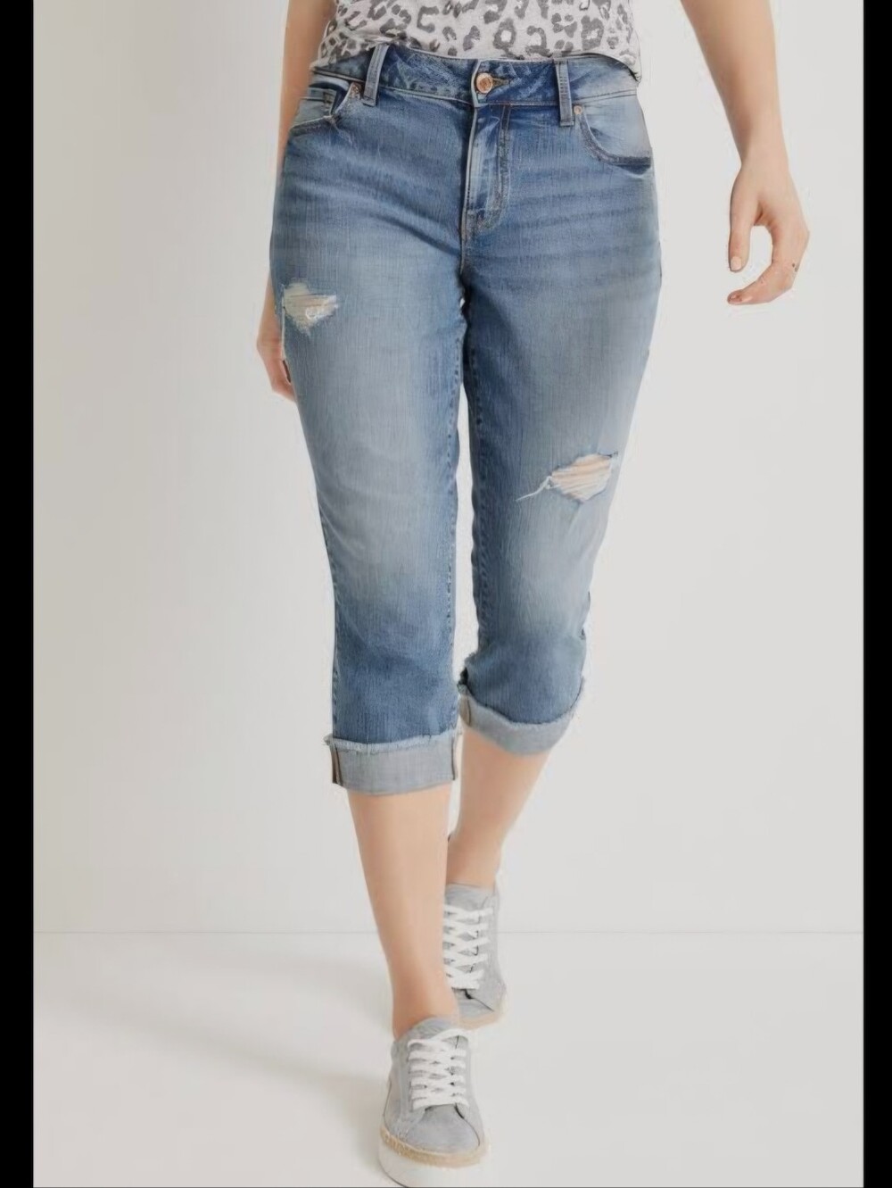 NWT M Jeans MAURICES Curvy Capri Women's Cropped Distressed Jeans Size 10